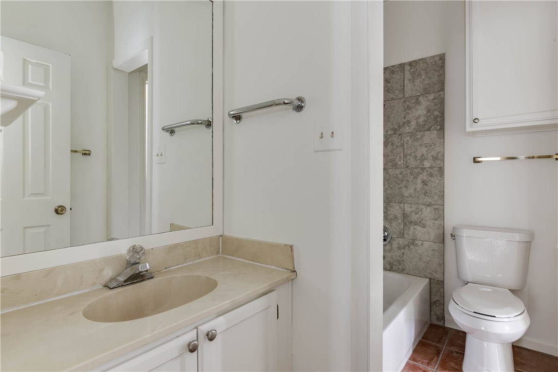 711 W 21st Street 304 , Austin, TX, 78705 | 4539922 | Realty Texas LLC