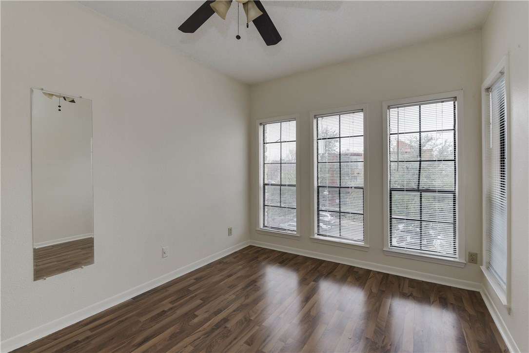 711 W 21st Street 304 , Austin, TX, 78705 | 4539922 | Realty Texas LLC