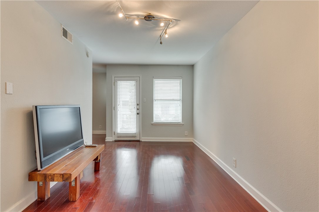2020 S Congress Avenue 1215 , Austin, TX, 78704 | 7148834 | Realty Texas LLC