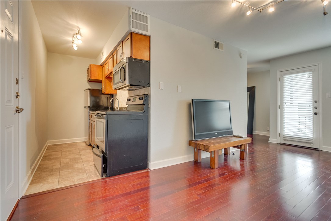 2020 S Congress Avenue 1215 , Austin, TX, 78704 | 7148834 | Realty Texas LLC