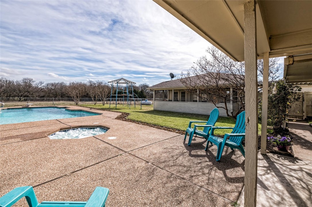 111 Julie Drive , Lorena, TX, 76655 | 187332 | Realty Texas LLC