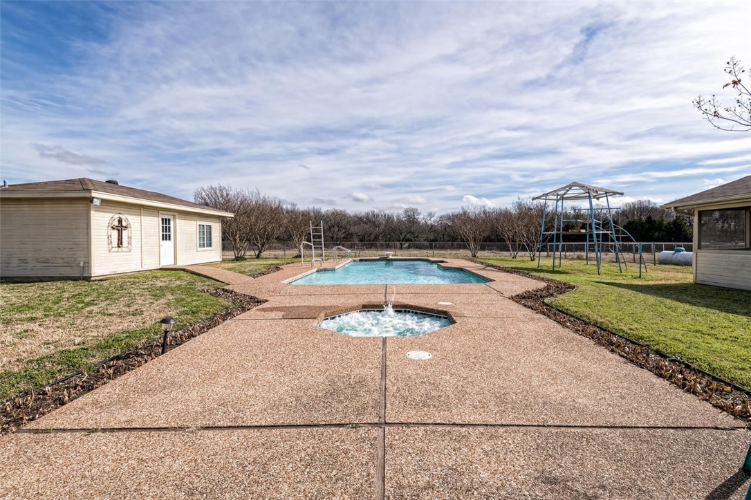 111 Julie Drive , Lorena, TX, 76655 | 187332 | Realty Texas LLC
