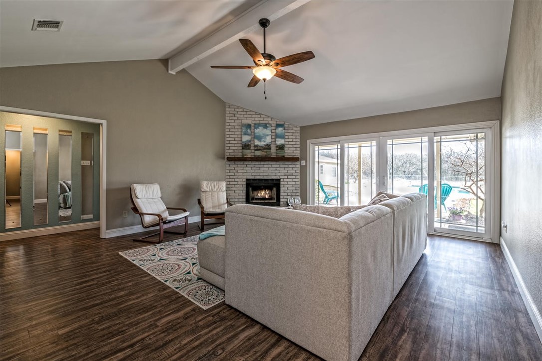 111 Julie Drive , Lorena, TX, 76655 | 187332 | Realty Texas LLC