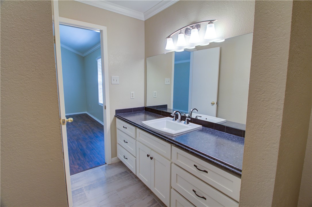 305 Applewood Lane , Hewitt, TX, 76643 | 187371 | Realty Texas LLC