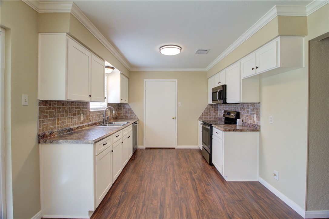 305 Applewood Lane , Hewitt, TX, 76643 | 187371 | Realty Texas LLC
