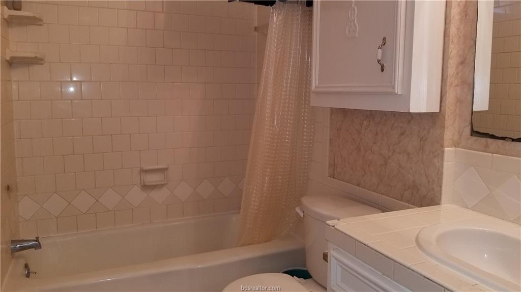 1200 Holleman Drive , College Station, TX, 77840 | 19001343 | Realty Texas LLC