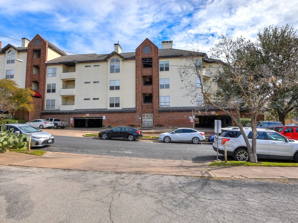 3001 Cedar Street A-118 , Austin, TX, 78705 | 4813582 | Realty Texas LLC