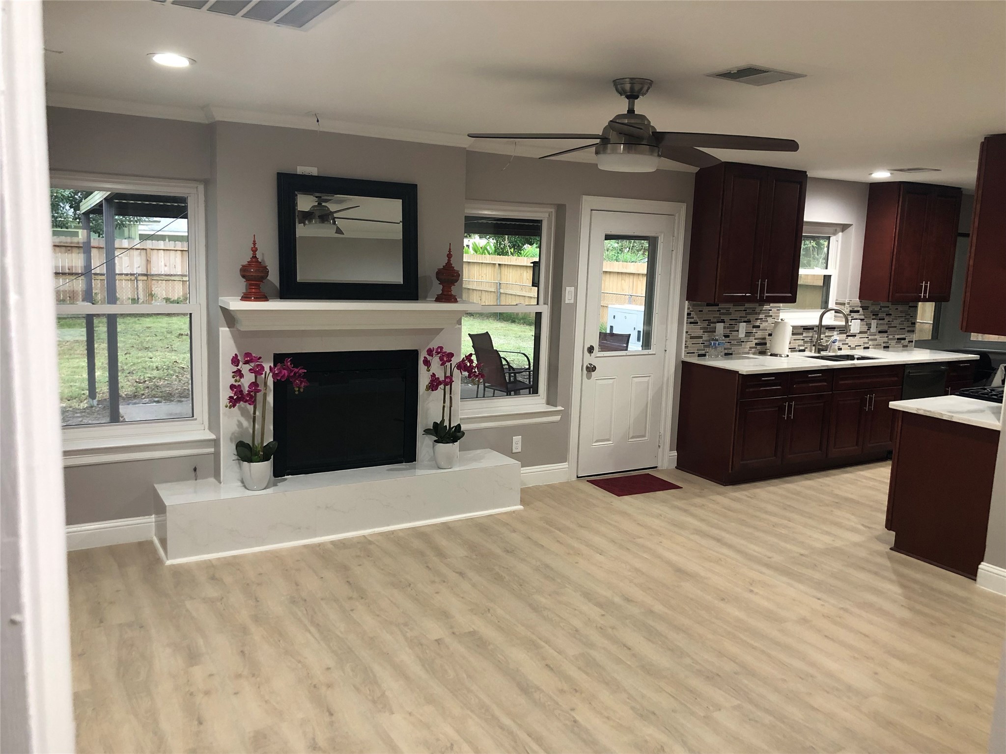 10667 Hazelhurst Drive E , Houston, TX, 77043 | 90992775 | Realty Texas LLC