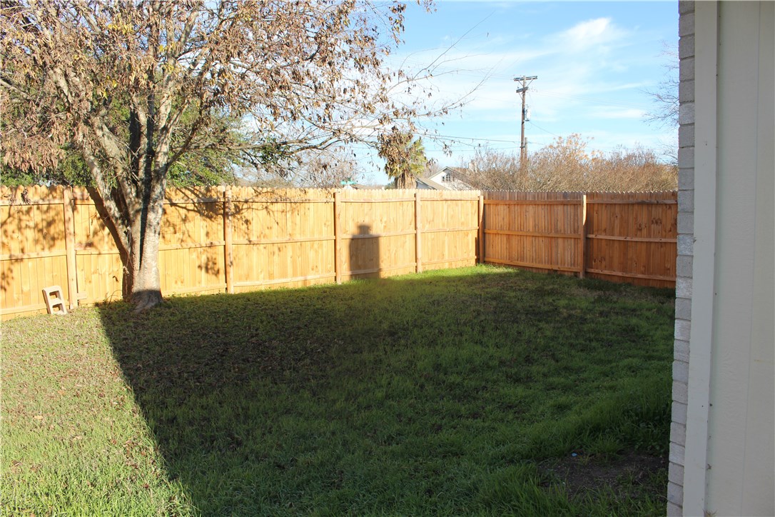 141 James Lin Circle , Kyle, TX, 78640 | 5946400 | Realty Texas LLC