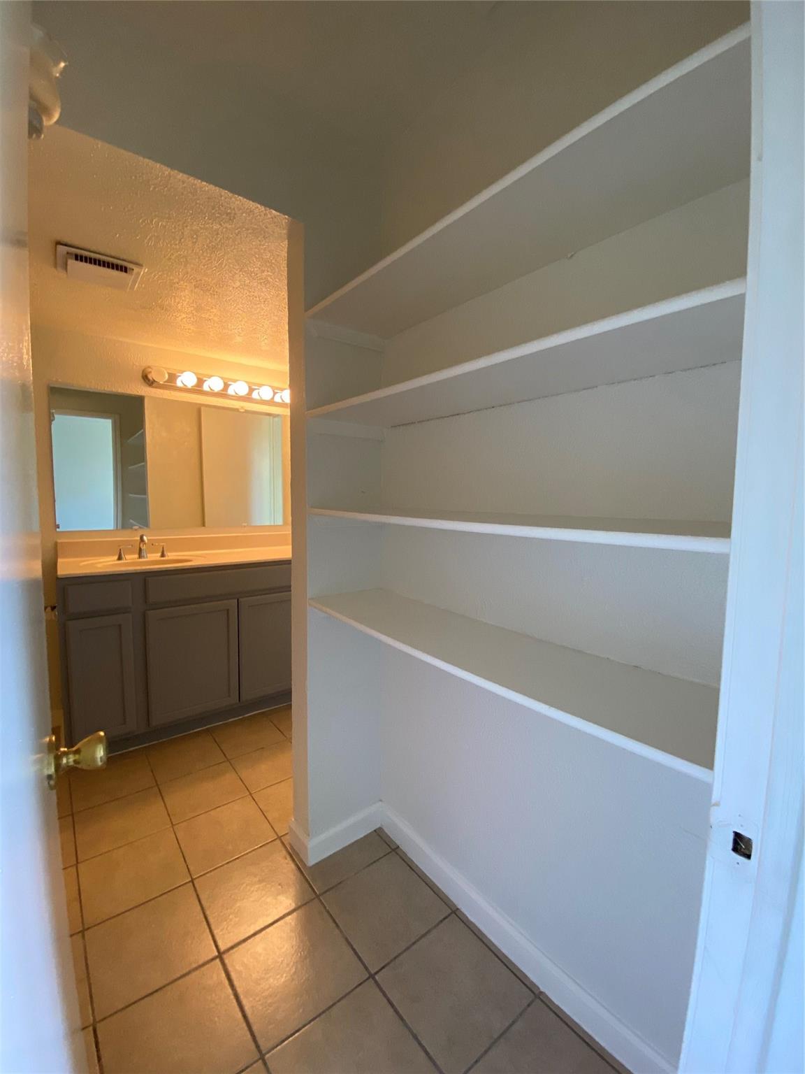 5623 Woodbend Drive , Houston, TX, 77049 | 38047360 | Realty Texas LLC