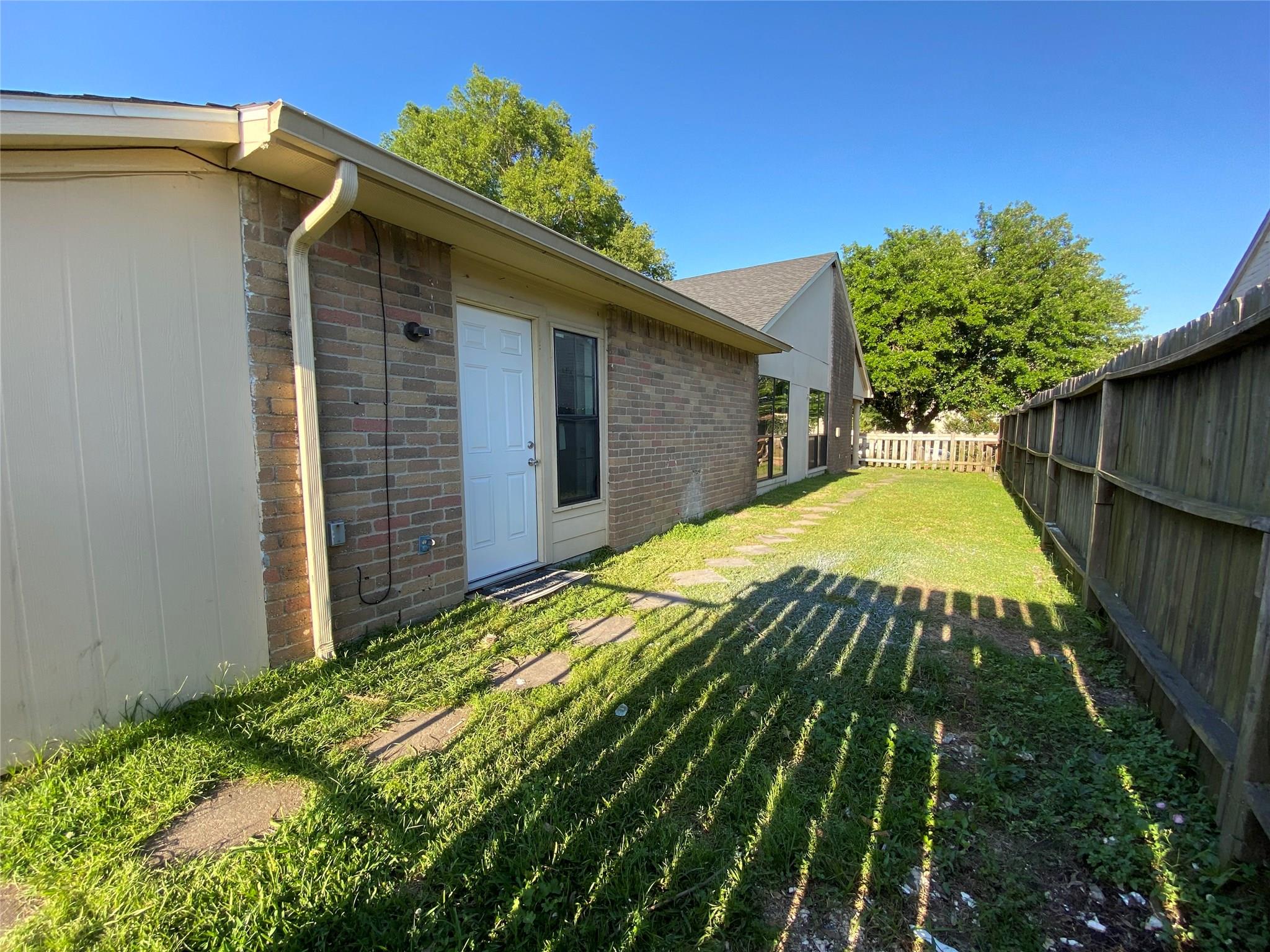 5623 Woodbend Drive , Houston, TX, 77049 | 38047360 | Realty Texas LLC