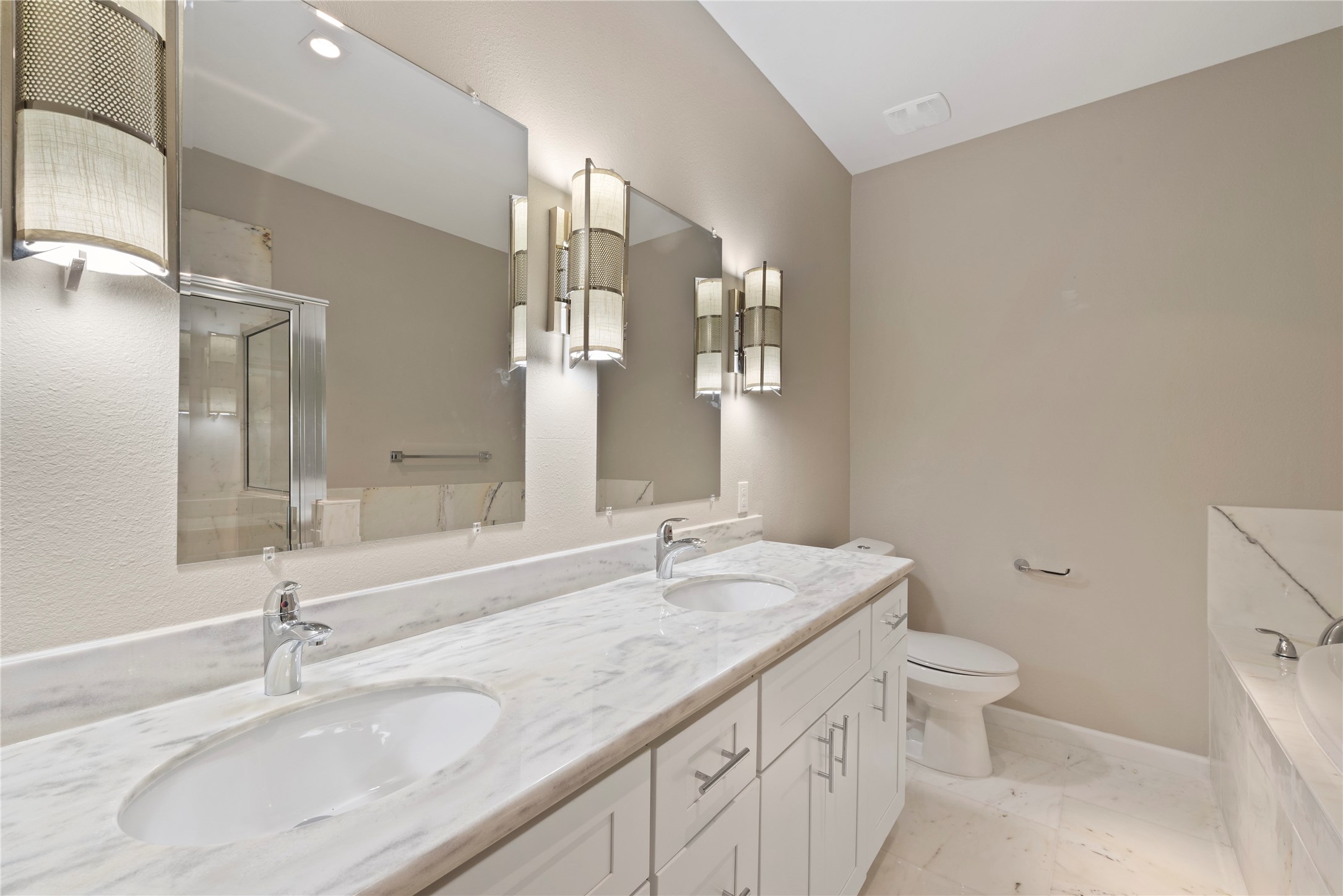 8029 Brandon Street , Houston, TX, 77051 | 76161520 | Realty Texas LLC