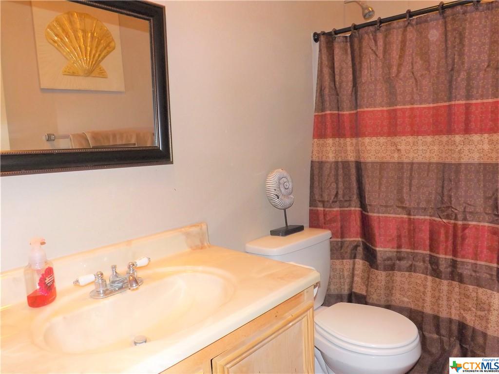 1218 E Main Street , Eagle Lake, TX, 77434 | 427555 | Realty Texas LLC