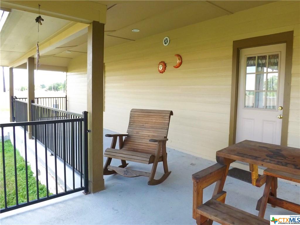 1218 E Main Street , Eagle Lake, TX, 77434 | 427555 | Realty Texas LLC