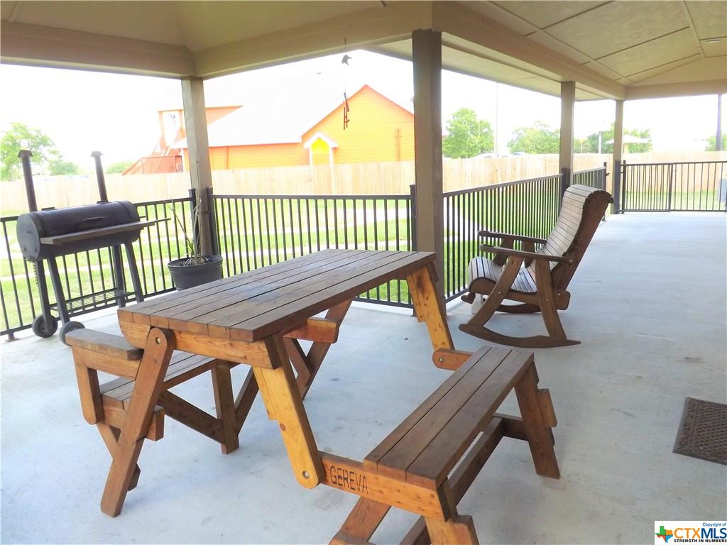 1218 E Main Street , Eagle Lake, TX, 77434 | 427555 | Realty Texas LLC