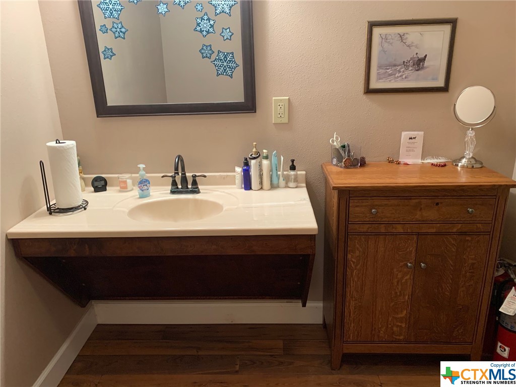 716 N Avenue D Avenue , Shiner, TX, 77984 | 430932 | Realty Texas LLC