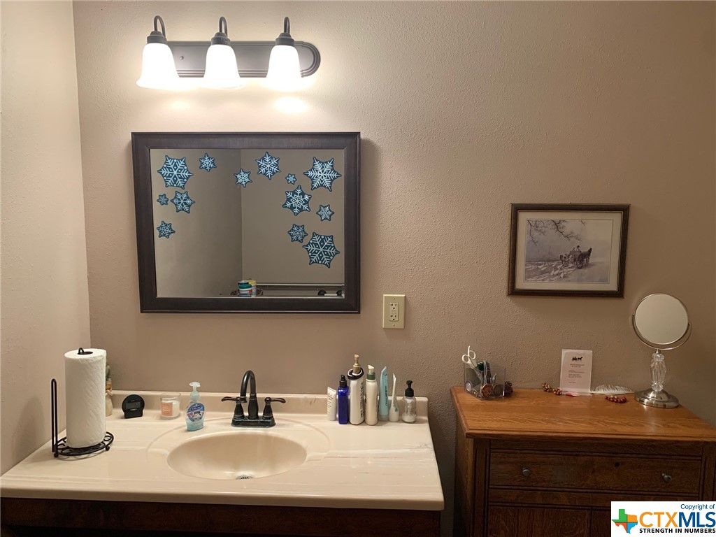 716 N Avenue D Avenue , Shiner, TX, 77984 | 430932 | Realty Texas LLC
