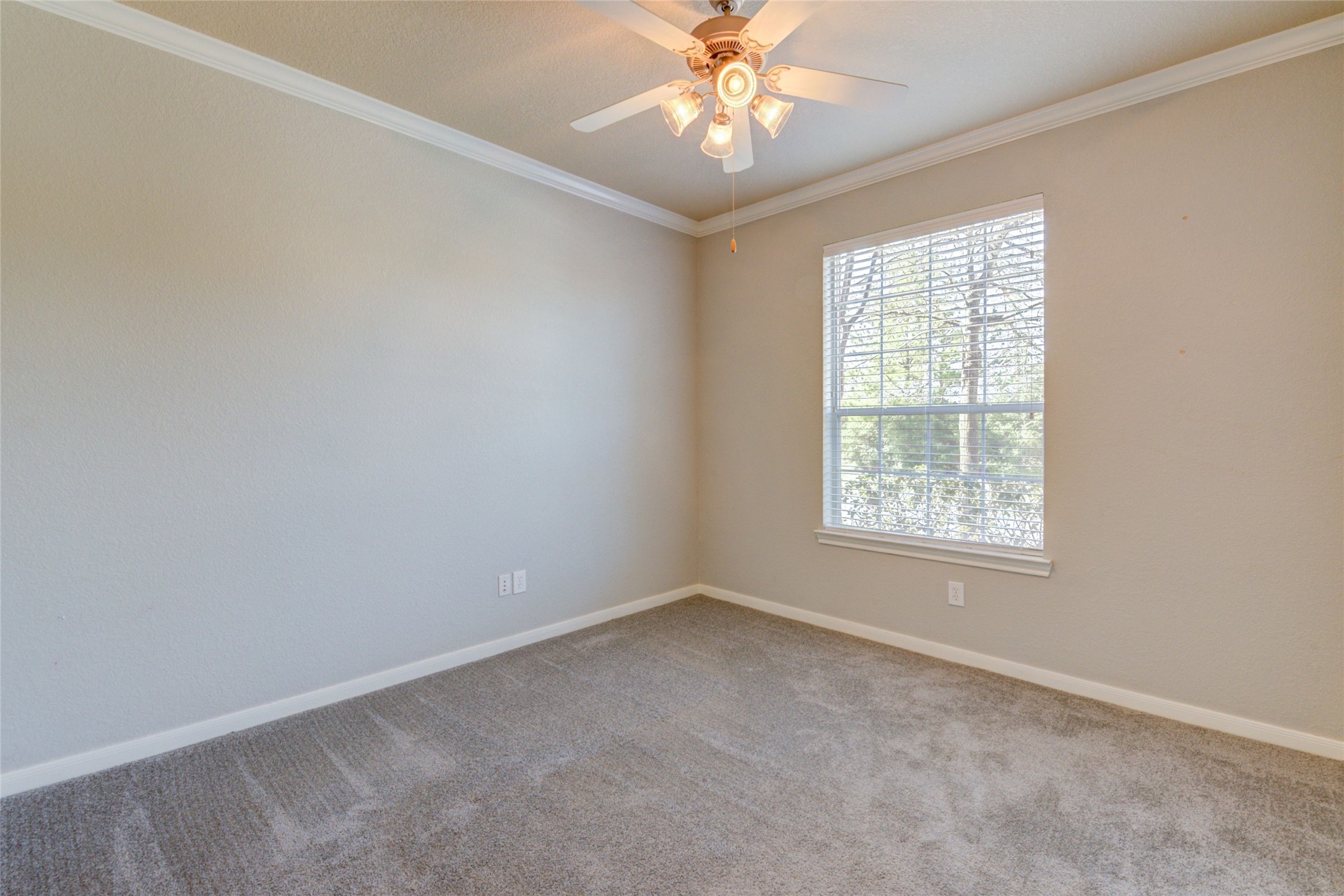 141 E Montfair Boulevard , The Woodlands, TX, 77382 | 77114470 | Realty Texas LLC