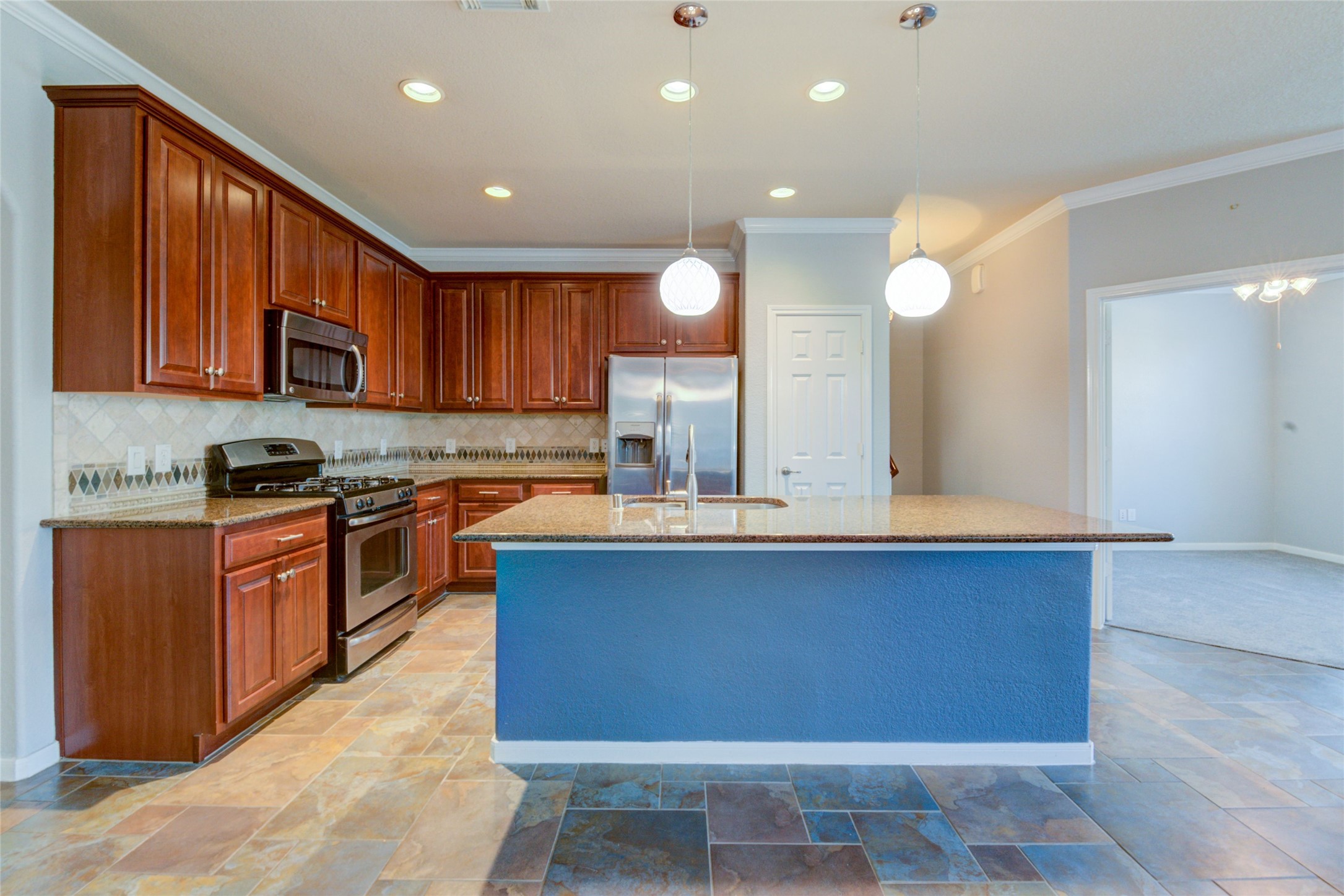 141 E Montfair Boulevard , The Woodlands, TX, 77382 | 77114470 | Realty Texas LLC