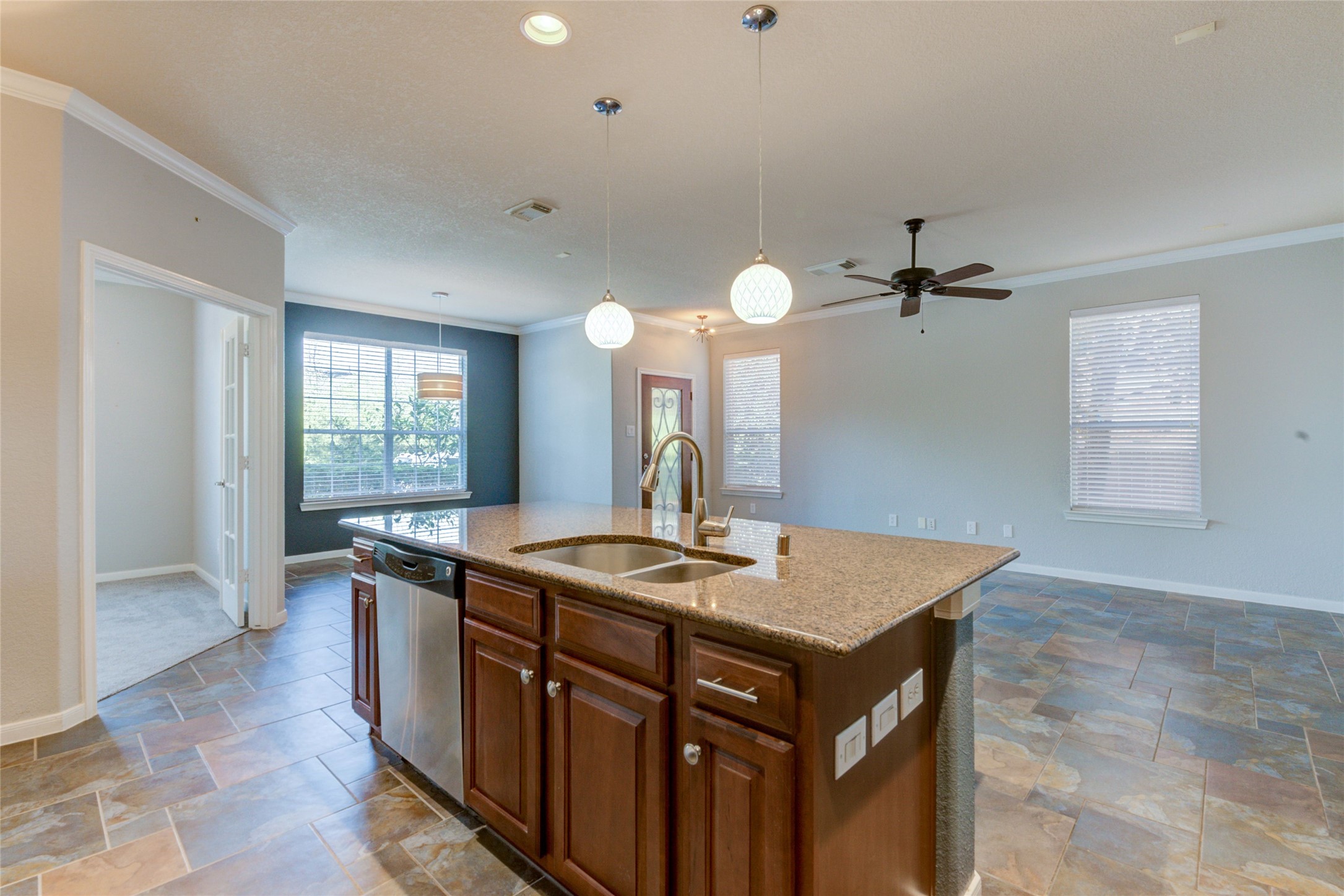 141 E Montfair Boulevard , The Woodlands, TX, 77382 | 77114470 | Realty Texas LLC