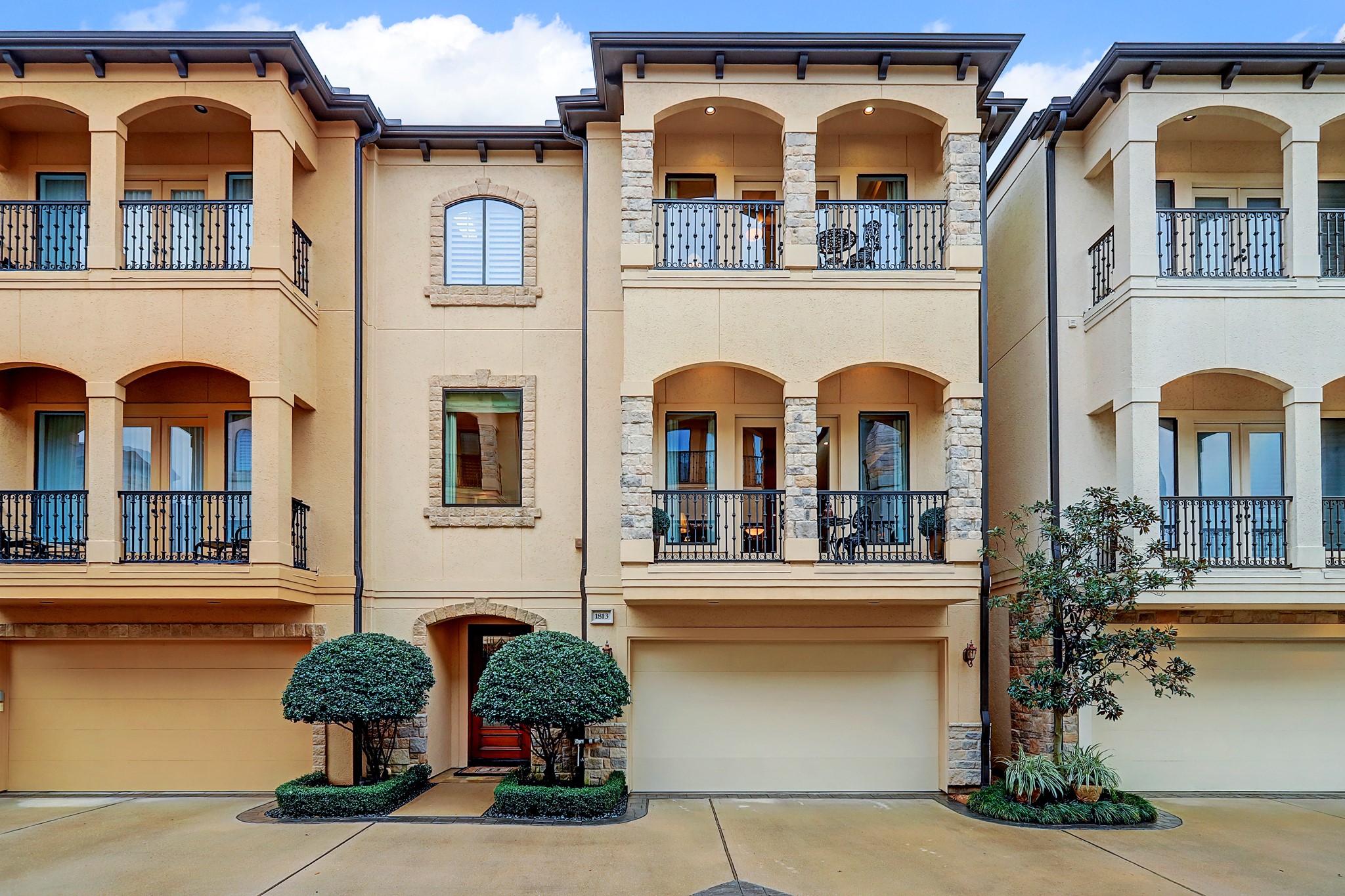 1813 Nantucket Drive , Houston, TX, 77057 | 2832195 | Realty Texas LLC