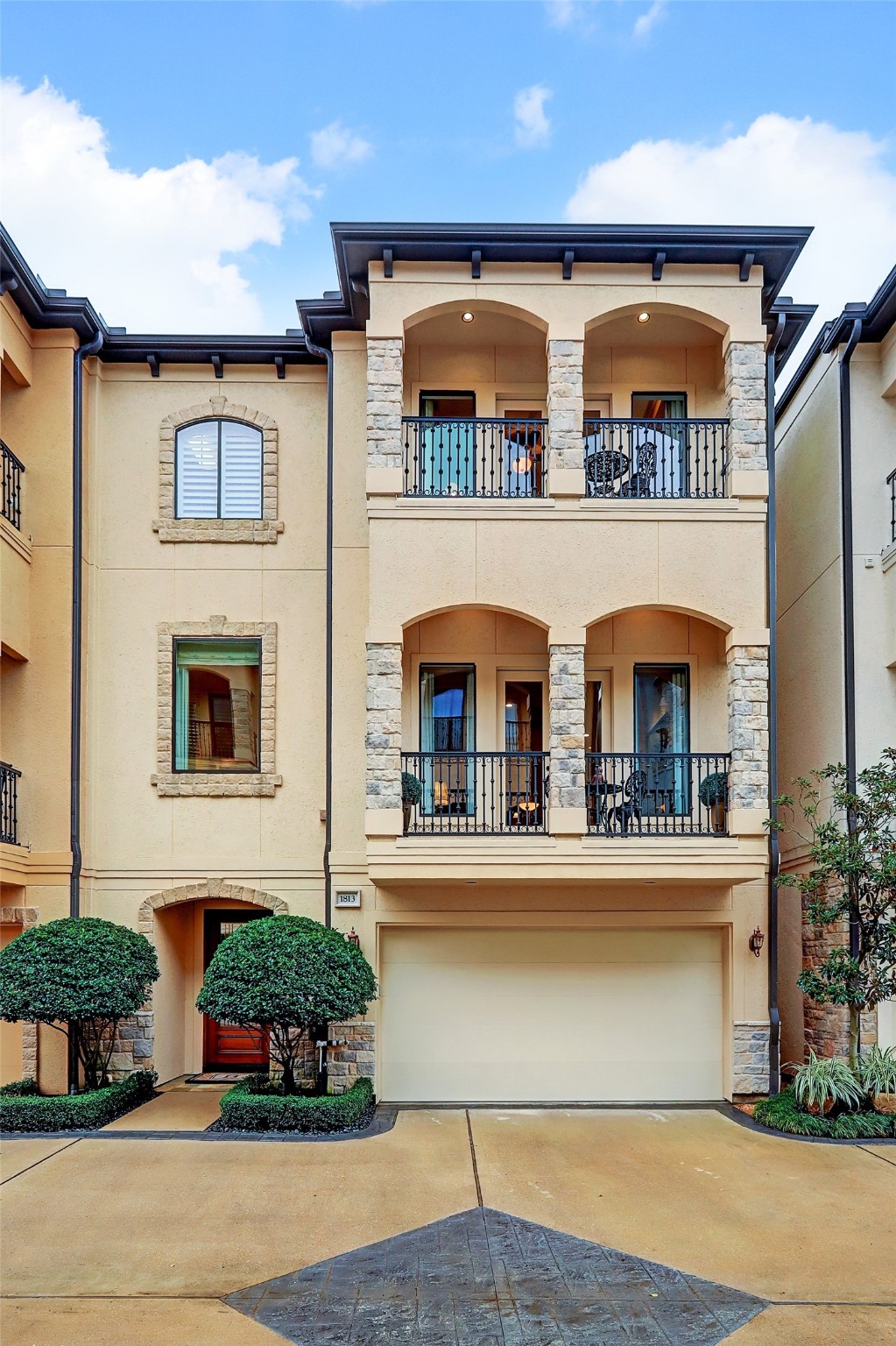 1813 Nantucket Drive , Houston, TX, 77057 | 2832195 | Realty Texas LLC