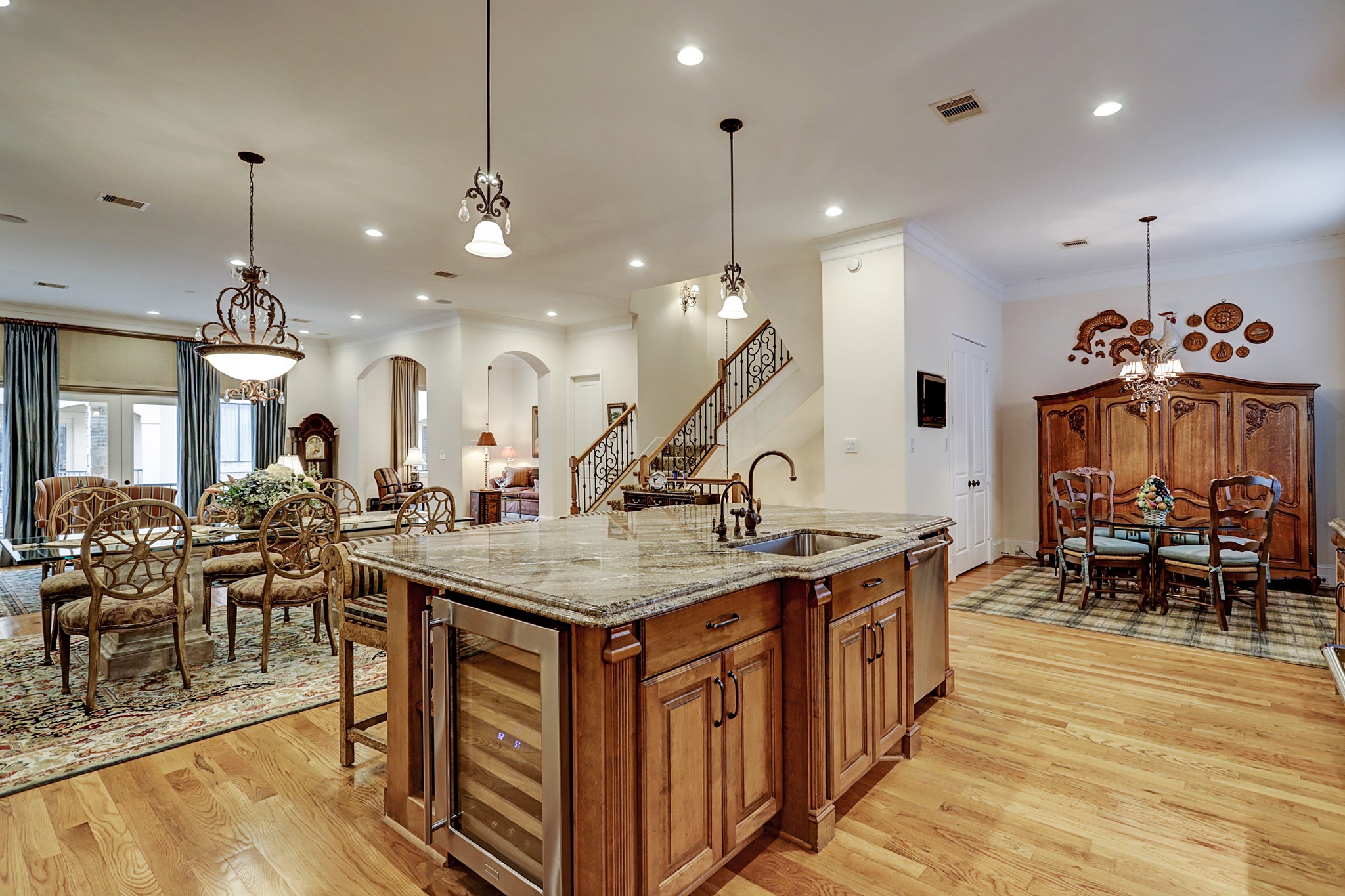 1813 Nantucket Drive , Houston, TX, 77057 | 2832195 | Realty Texas LLC
