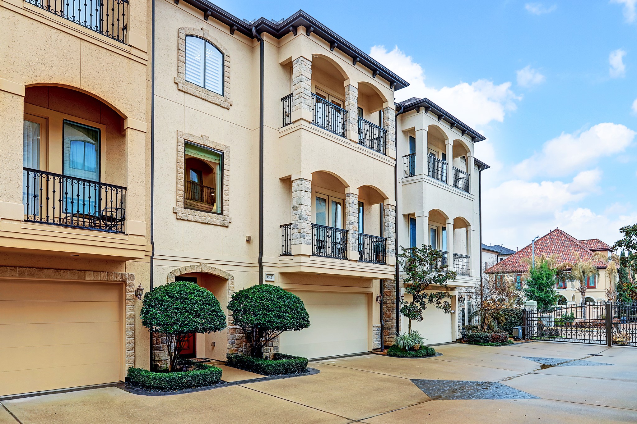 1813 Nantucket Drive , Houston, TX, 77057 | 2832195 | Realty Texas LLC