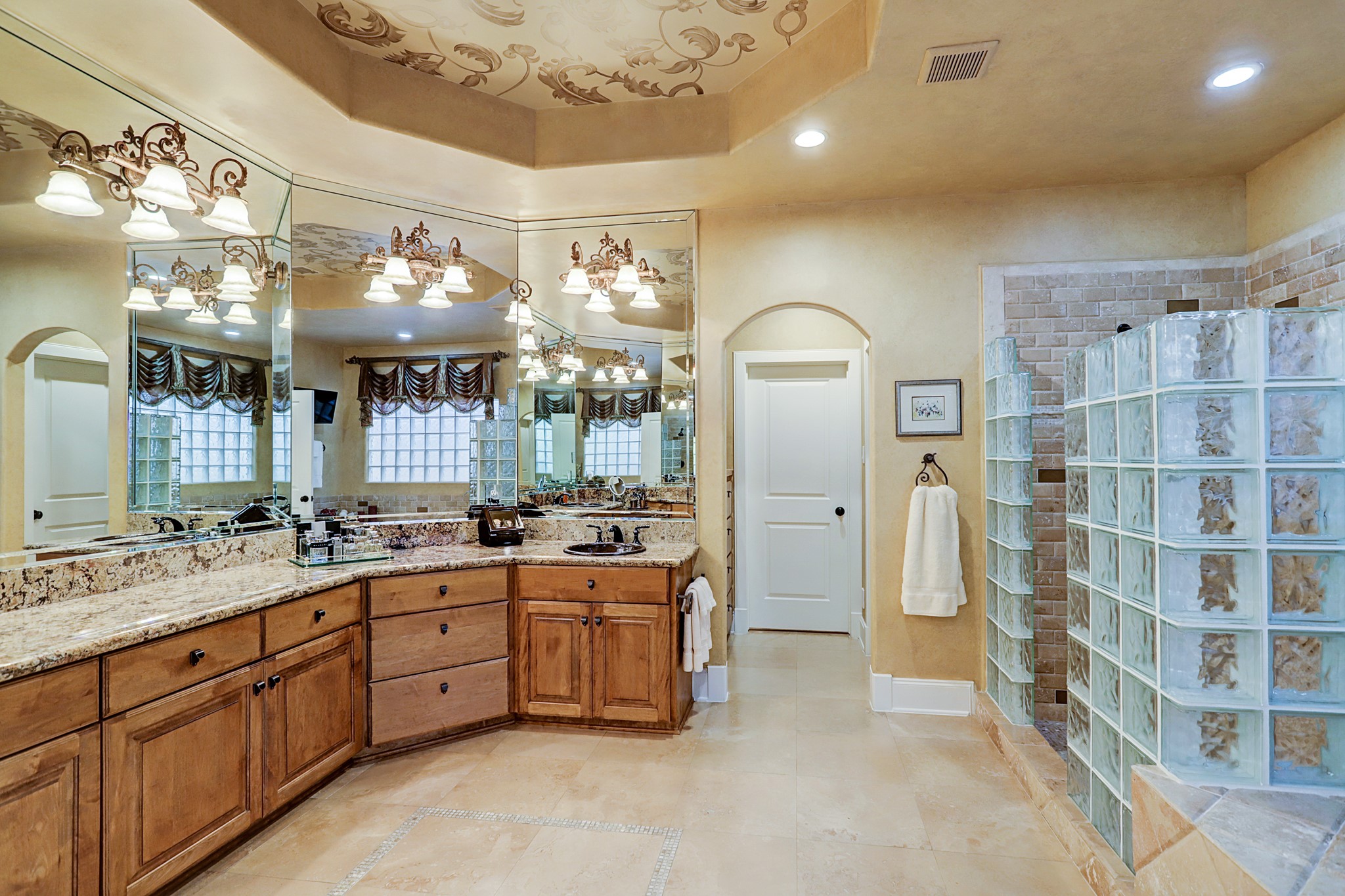 1813 Nantucket Drive , Houston, TX, 77057 | 2832195 | Realty Texas LLC