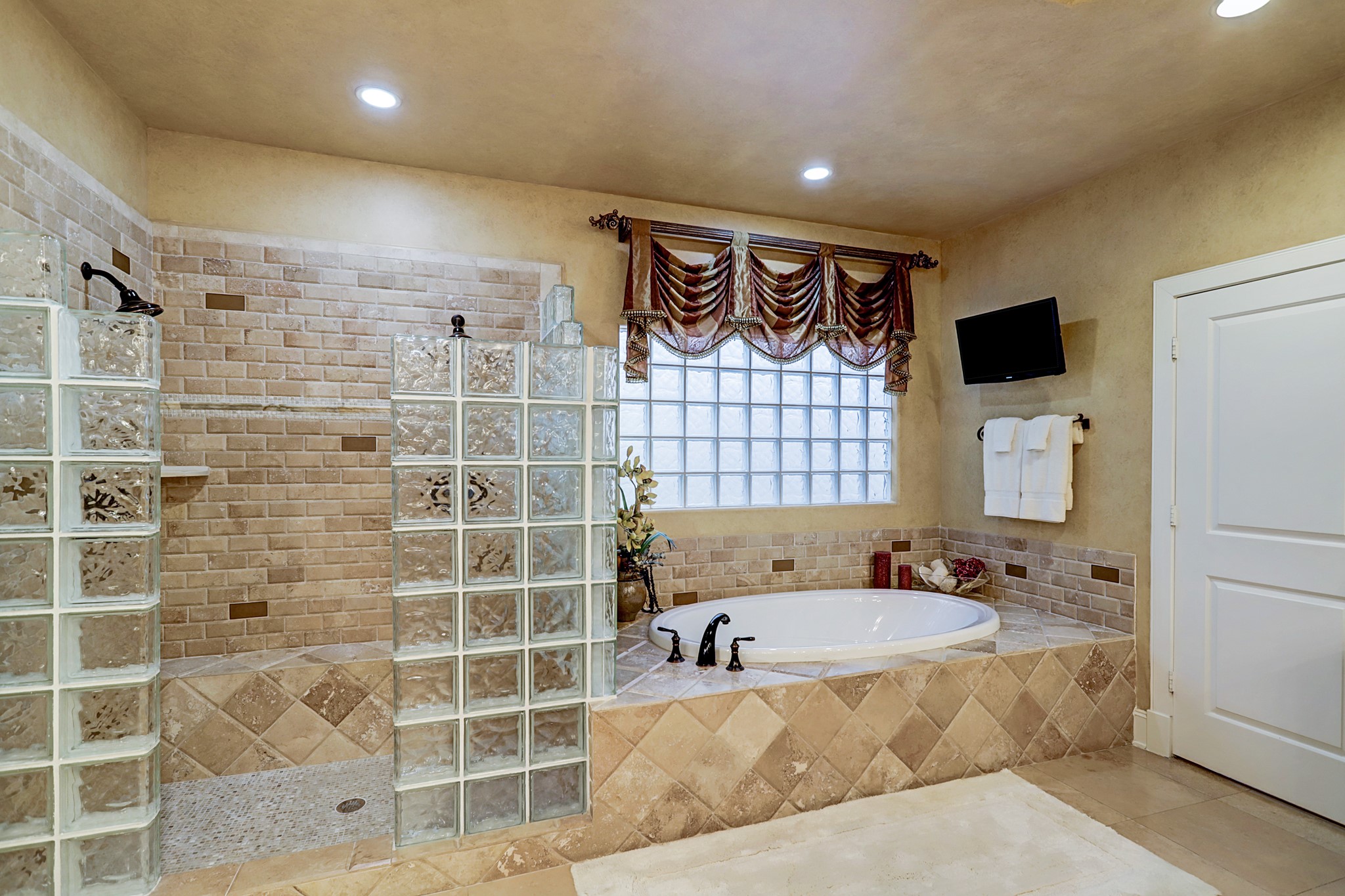1813 Nantucket Drive , Houston, TX, 77057 | 2832195 | Realty Texas LLC