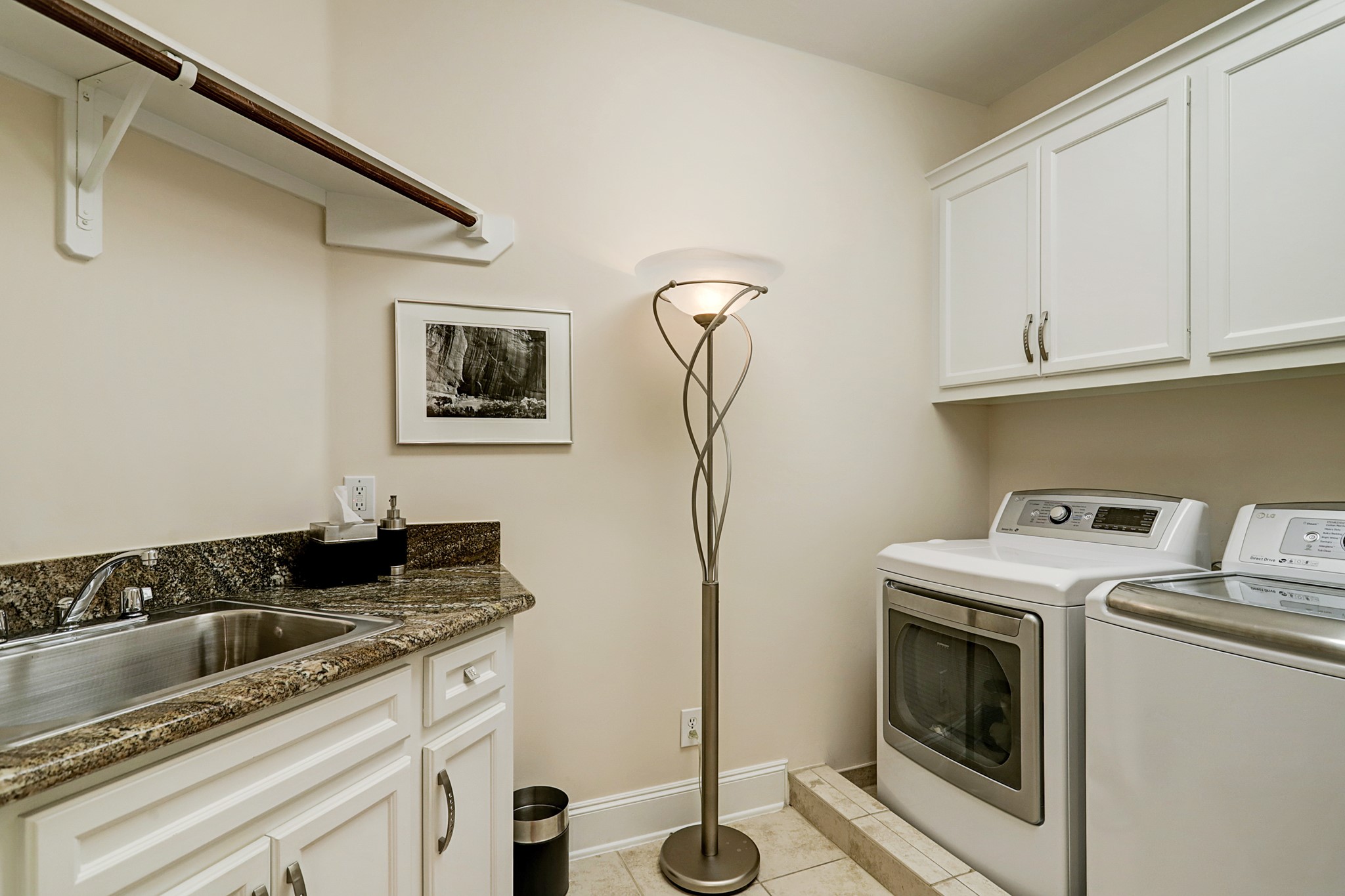 1813 Nantucket Drive , Houston, TX, 77057 | 2832195 | Realty Texas LLC
