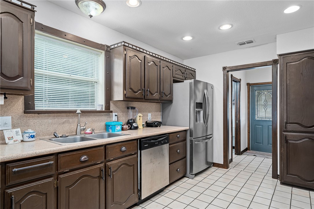 101 Lone Oak Street , Portland, TX, 78374 | 385284 | Realty Texas LLC
