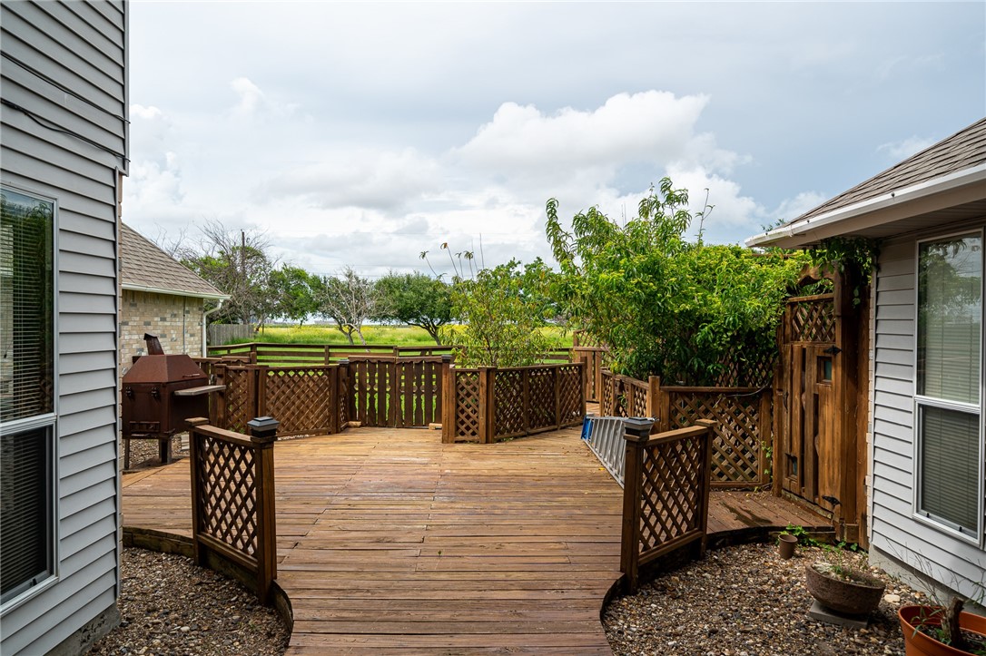 101 Lone Oak Street , Portland, TX, 78374 | 385284 | Realty Texas LLC