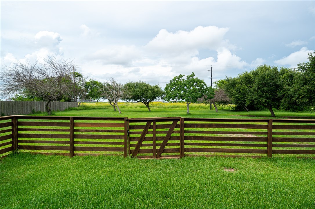 101 Lone Oak Street , Portland, TX, 78374 | 385284 | Realty Texas LLC