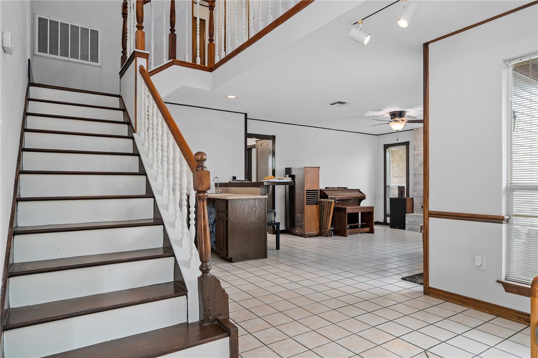 101 Lone Oak Street , Portland, TX, 78374 | 385284 | Realty Texas LLC