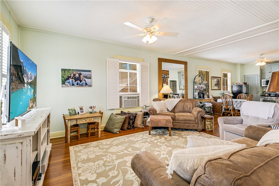 219 W Main Street , Fredericksburg, TX, 78624 | 7712509 | Realty Texas LLC