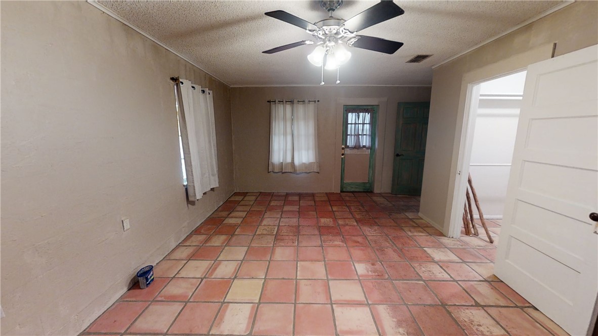 1010 S Cora Street , Premont, TX, 78375 | 386964 | Realty Texas LLC