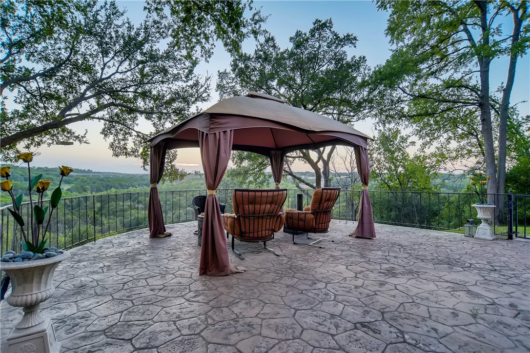 Sold: 710 Greenwood Court Blog Image Banner